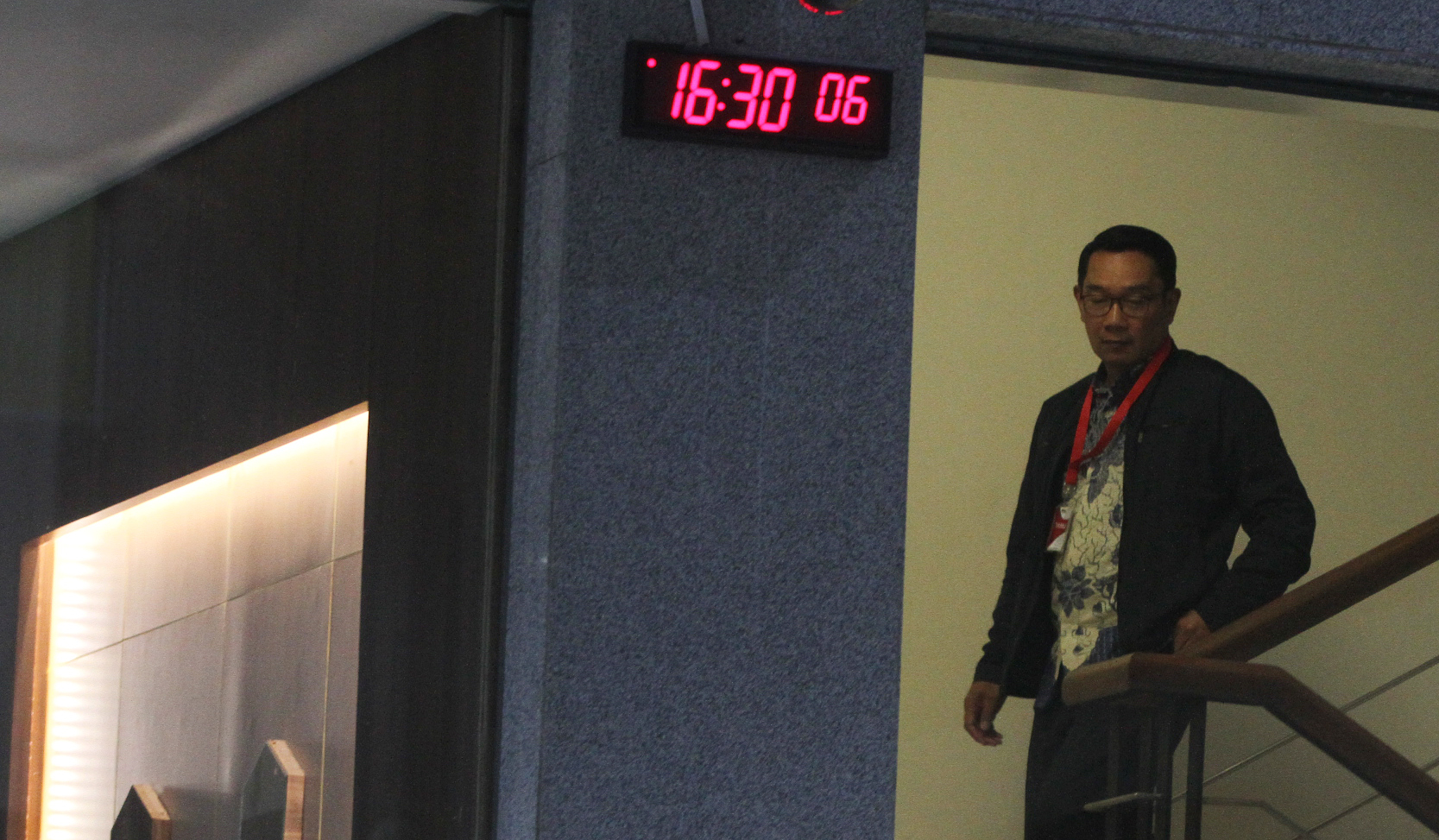 RK usai menjalani pemeriksaan KPK. (Agus Priatna/SinPo.id)