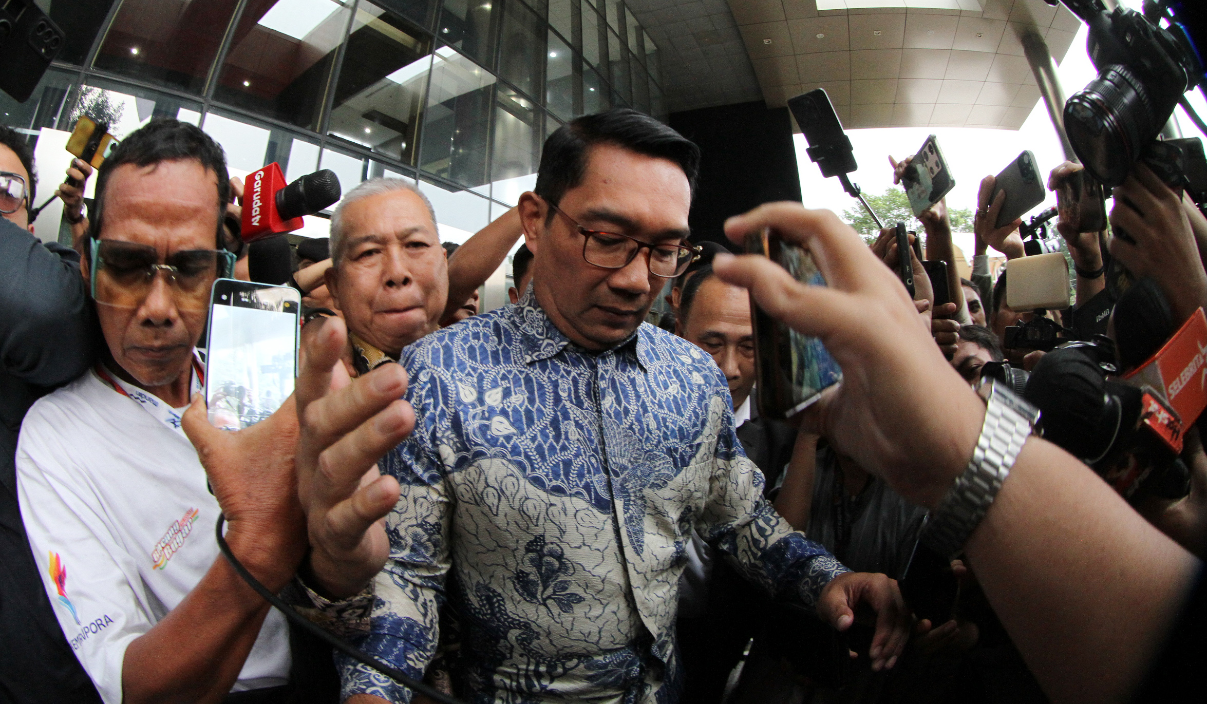 RK usai menjalani pemeriksaan KPK. (Agus Priatna/SinPo.id)