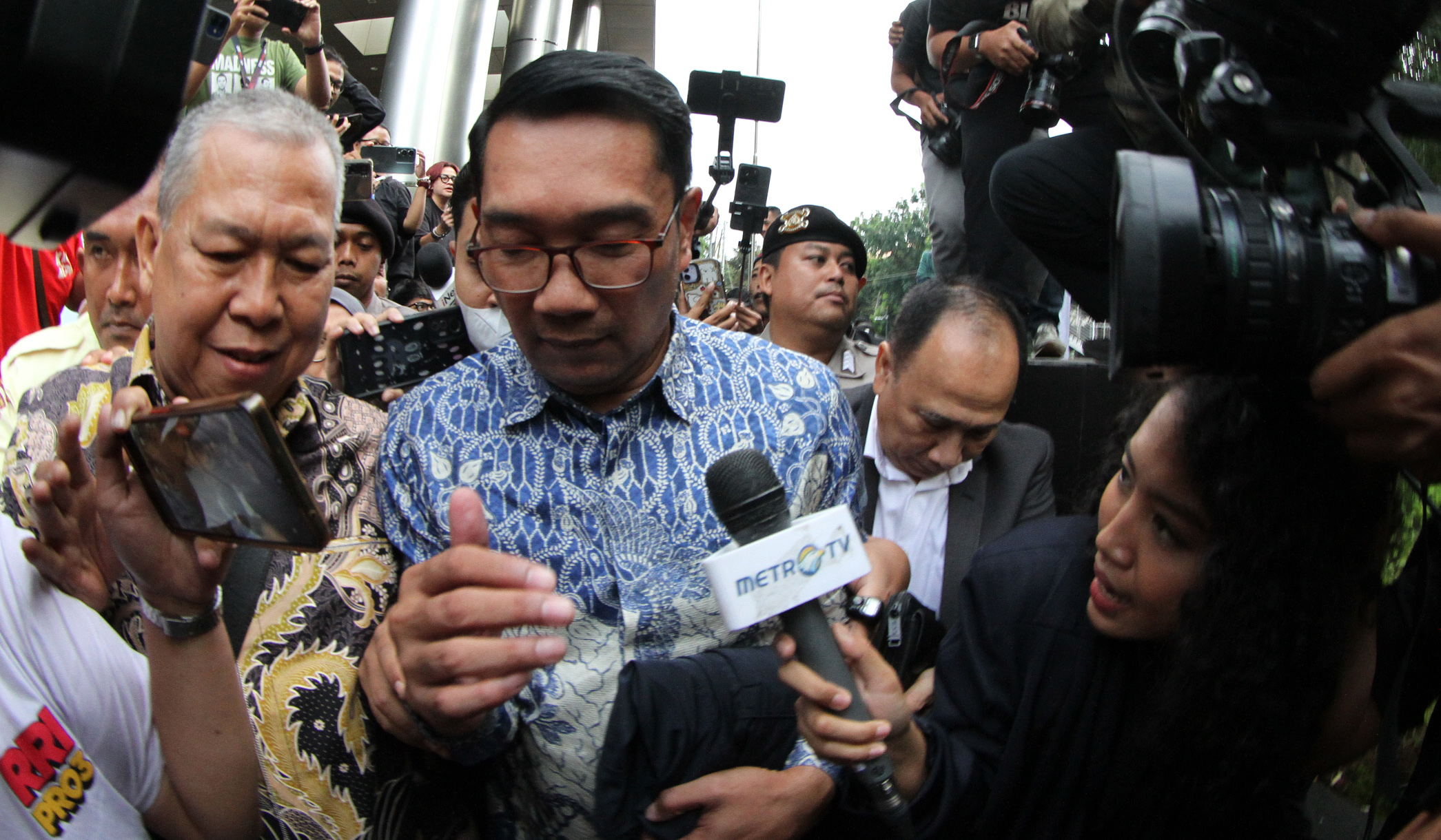 RK usai menjalani pemeriksaan KPK. (Agus Priatna/SinPo.id)