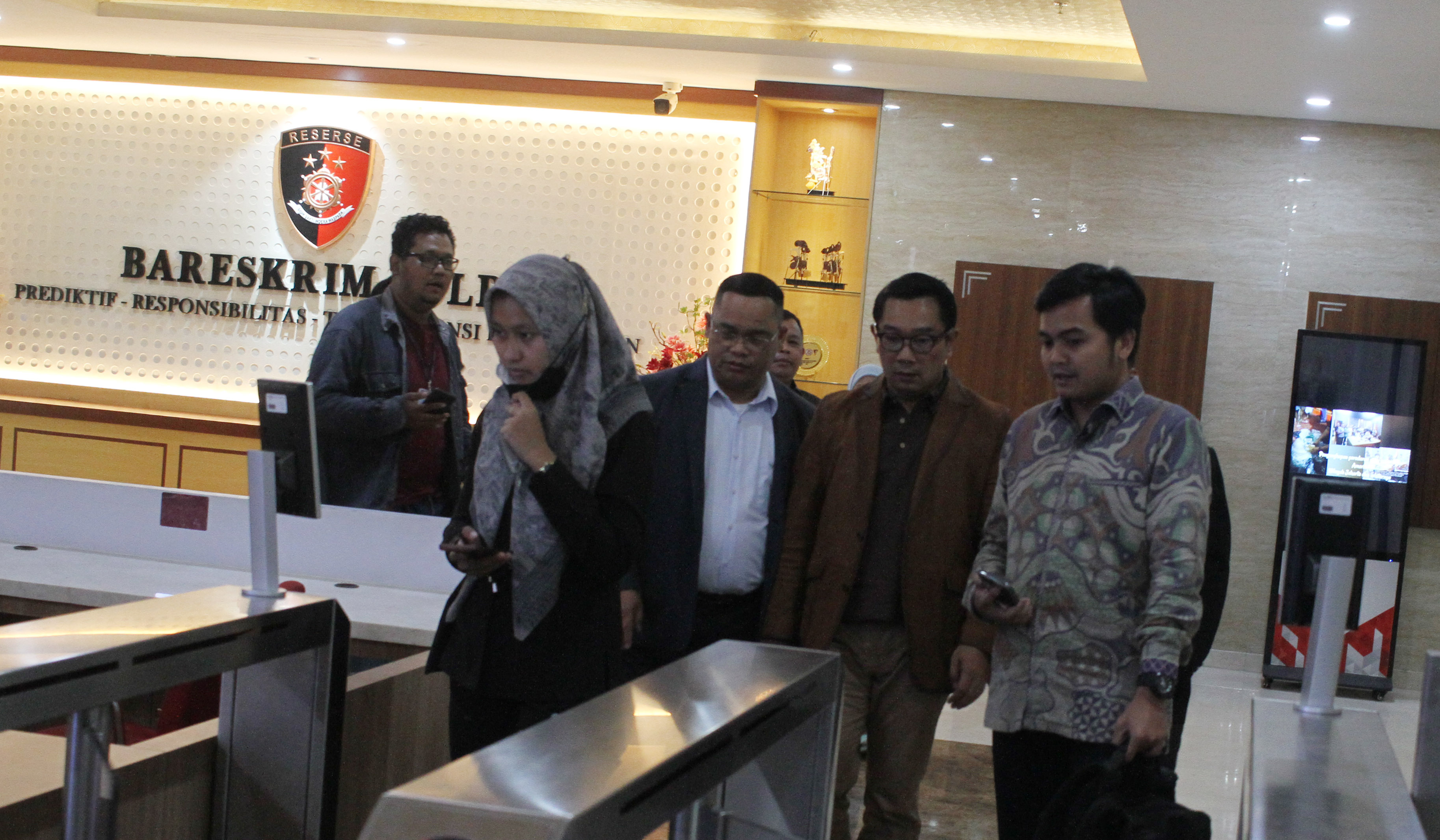 RK usai menjalani tes DNA. (Agus Priatna/SinPo.id)