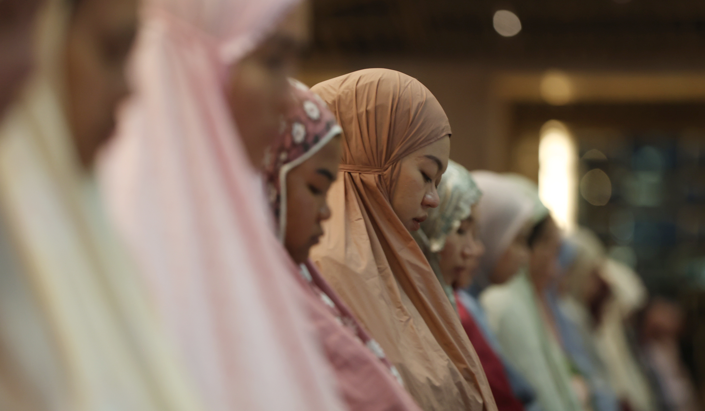 Suasana salat tarawih di Masjid Istiqlal. (Agus Priatna/SinPo.id)