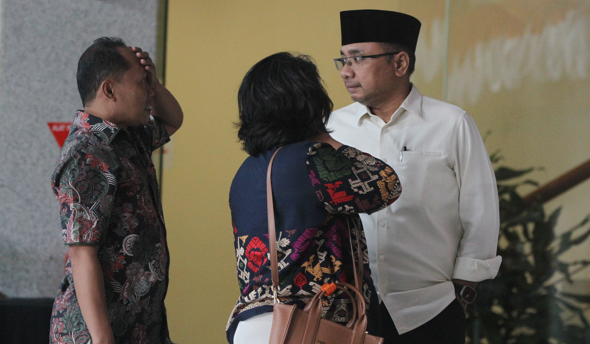 Yaqut usai menjalani pemeriksaan KPK. (Agus Priatna/SinPo.id)