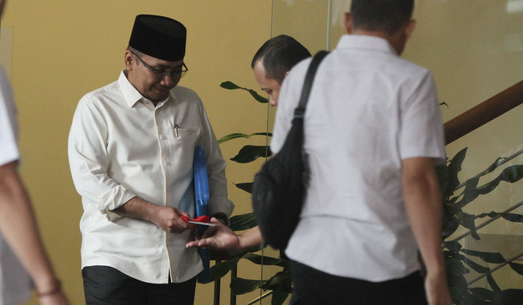 Yaqut usai menjalani pemeriksaan KPK. (Agus Priatna/SinPo.id)