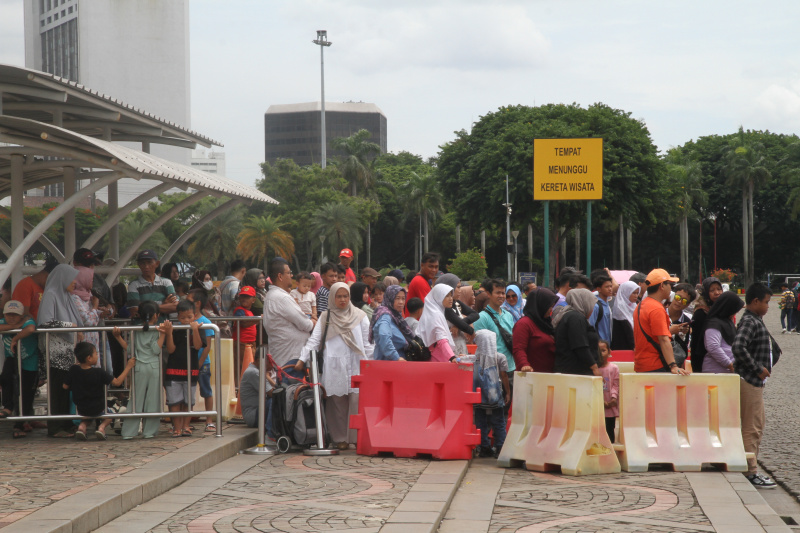 Monas dipadati oleh wisawatan saat liburan Nataru (Ashar/SinPo.id)