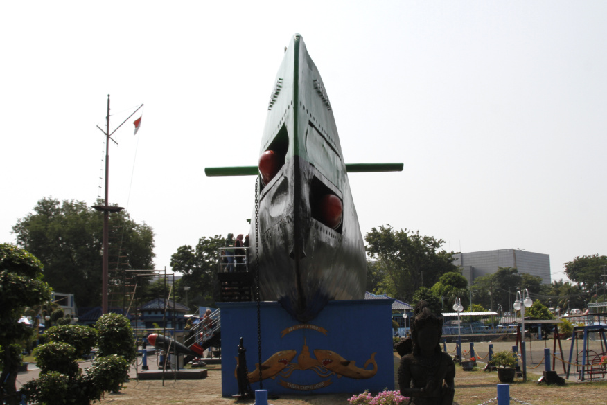 Monumen Kapal Selam KRI Pasopati 410 terbesar di Asia dan saksi bisu Operasi Trikora Irian Barat (Ashar/SinPo.id)