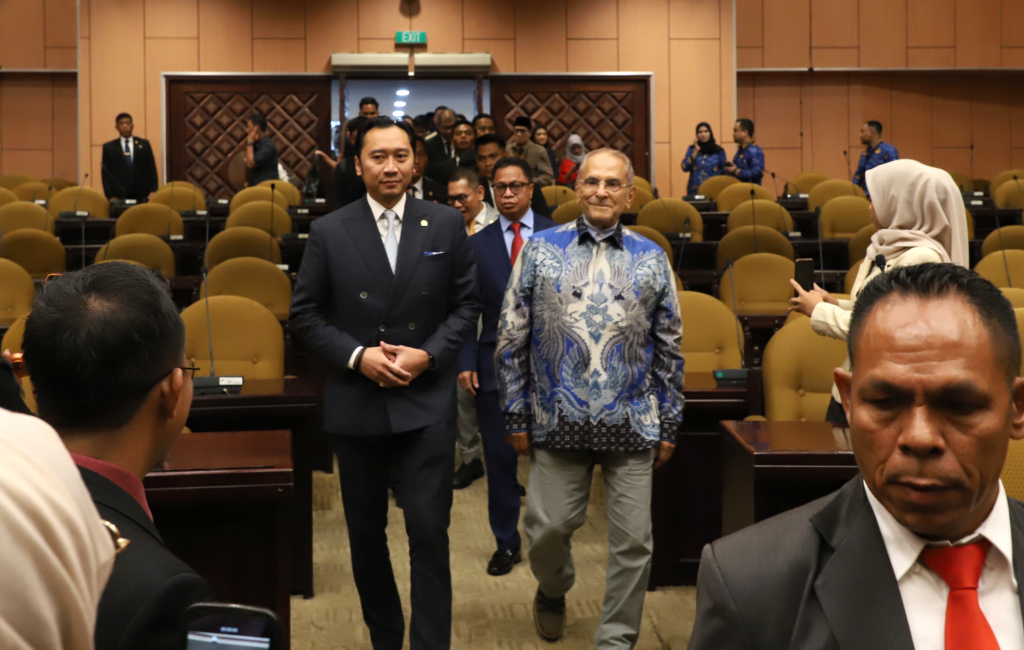 Wakil Ketua MPR RI Edhie Baskoro Yudhoyono resmi membuka World Peace Forum ke-9 di Gedung Nusantara V, Kompleks Parlemen (Ashar/SinPo.id)