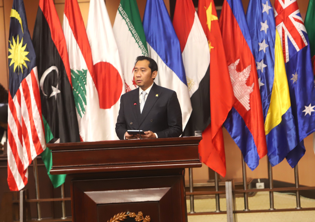 Wakil Ketua MPR RI Edhie Baskoro Yudhoyono resmi membuka World Peace Forum ke-9 di Gedung Nusantara V, Kompleks Parlemen (Ashar/SinPo.id)