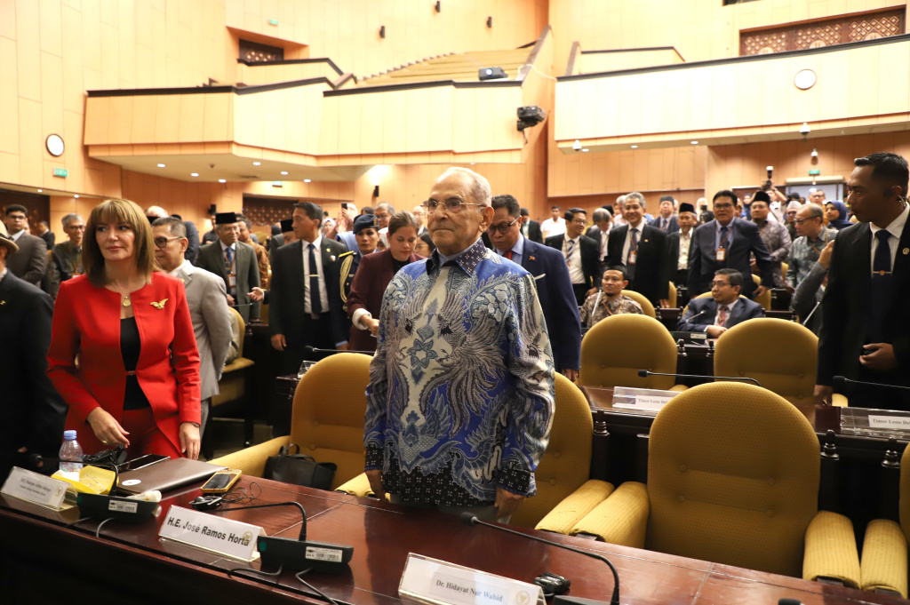 Wakil Ketua MPR RI Edhie Baskoro Yudhoyono resmi membuka World Peace Forum ke-9 di Gedung Nusantara V, Kompleks Parlemen (Ashar/SinPo.id)
