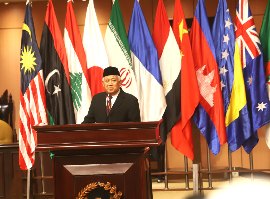Wakil Ketua MPR RI Edhie Baskoro Yudhoyono resmi membuka World Peace Forum ke-9 di Gedung Nusantara V, Kompleks Parlemen (Ashar/SinPo.id)