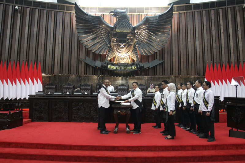 MPR RI menggelar Gladi Bersih yang disaksikan oleh Ketua MPR RI Ahmad Muzani dan Wakil Presiden terpilih Gibran Rakabuming Raka (Ashar/SinPo.id)