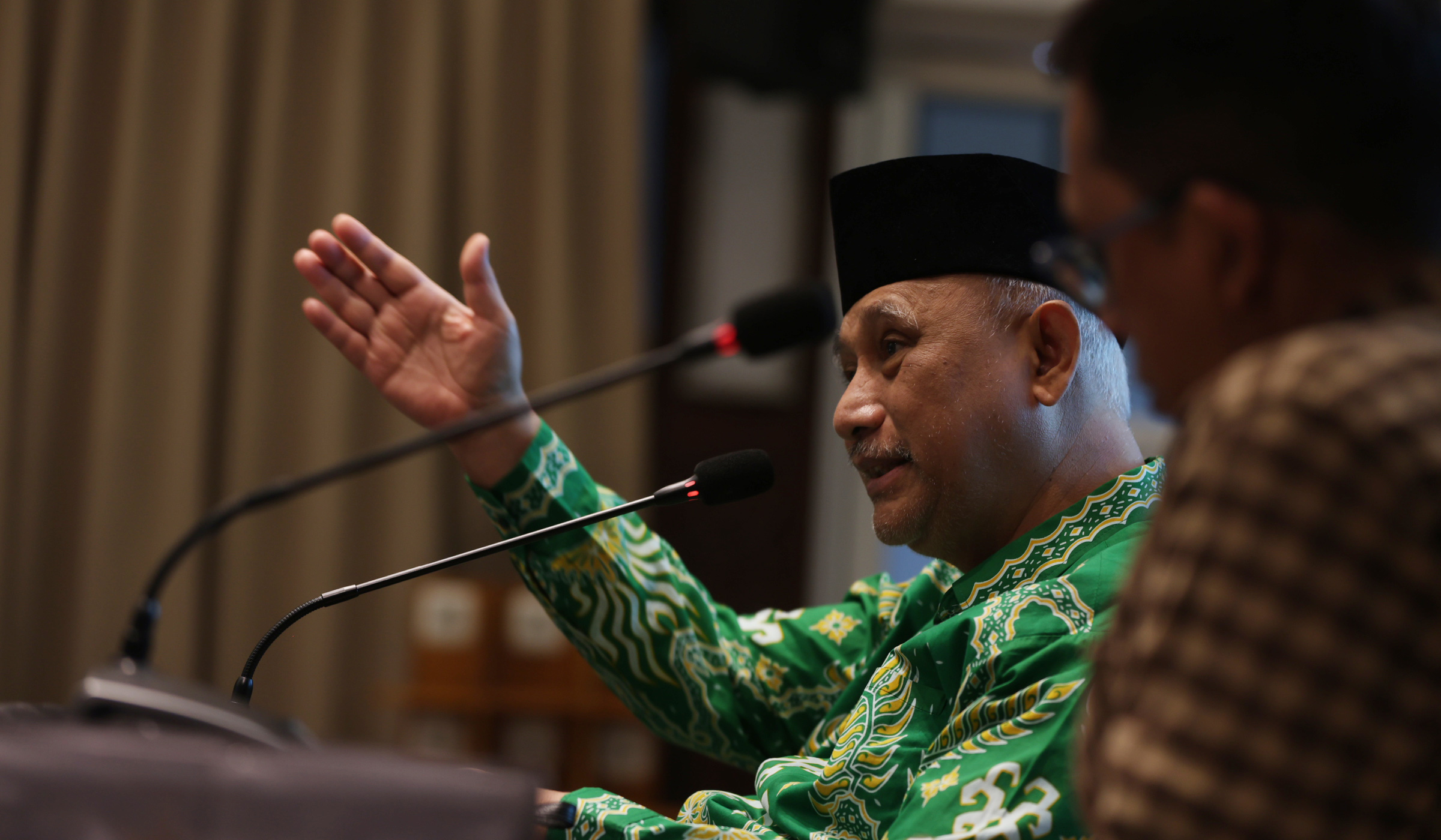 Ketua Umum DPP LDII, Chriswanto Santoso, berbicara jelang Munas X DPP LDII. (Agus Priatna/SinPo.id)