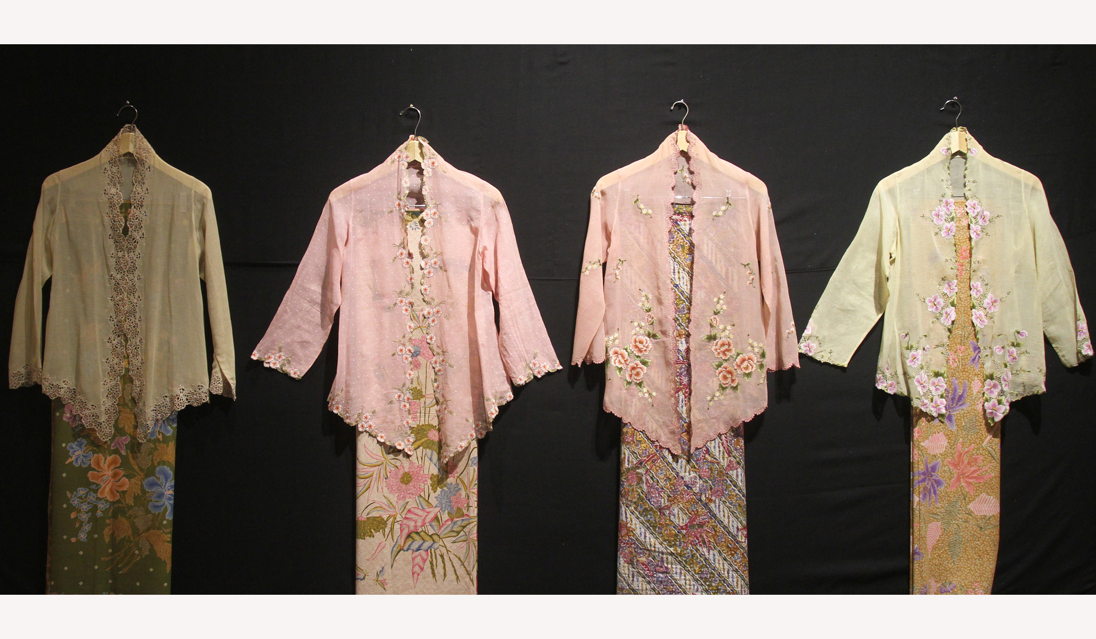 Pemeran kebaya di Museum Tekstil. (Agus Priatna/SinPo.id)