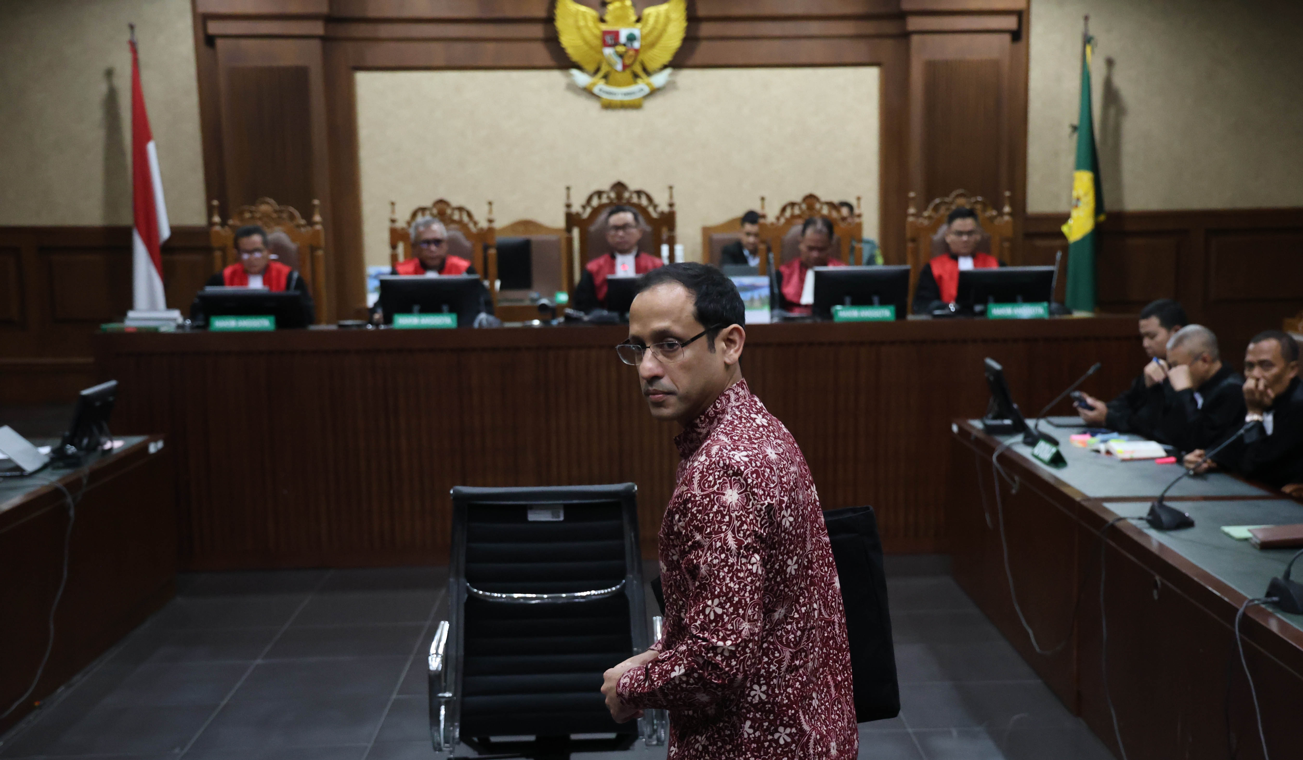 Nadiem Makarim, saat akan menjalani sidang tuntutan. (Agus Priatna/SinPo.id)