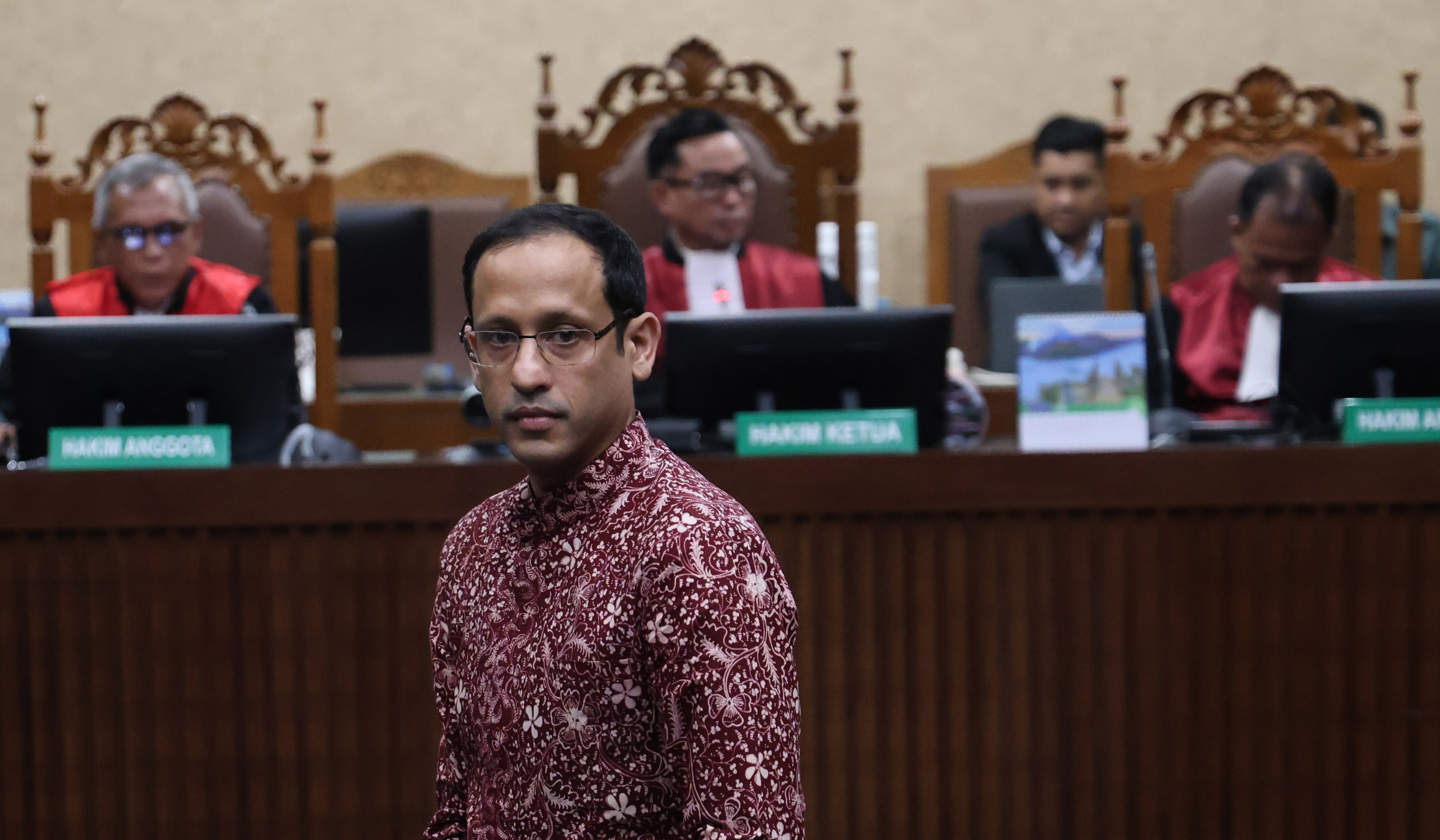 Nadiem Makarim, saat akan menjalani sidang tuntutan. (Agus Priatna/SinPo.id)