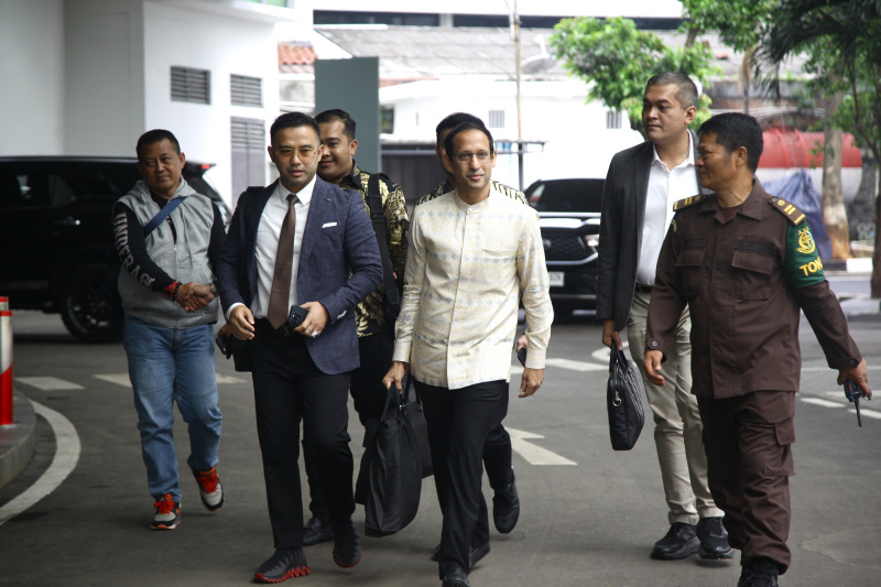 Eks Mantan Menteri Pendidikan Nadiem Makarim penuhi panggilan Kejagung sebagai saksi terkait  kasus pengadaan laptop chromebook senila Rp. 9,9 Triliun (Ashar/SinPo.id)