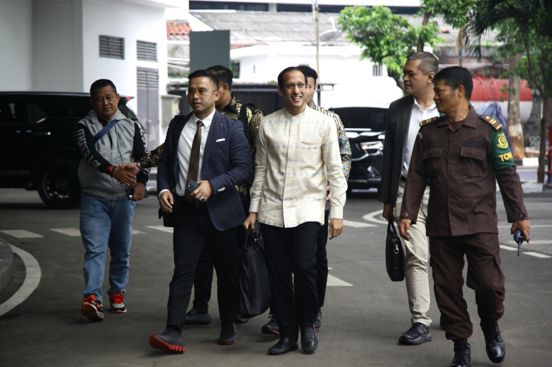 Eks Mantan Menteri Pendidikan Nadiem Makarim penuhi panggilan Kejagung sebagai saksi terkait  kasus pengadaan laptop chromebook senila Rp. 9,9 Triliun (Ashar/SinPo.id)