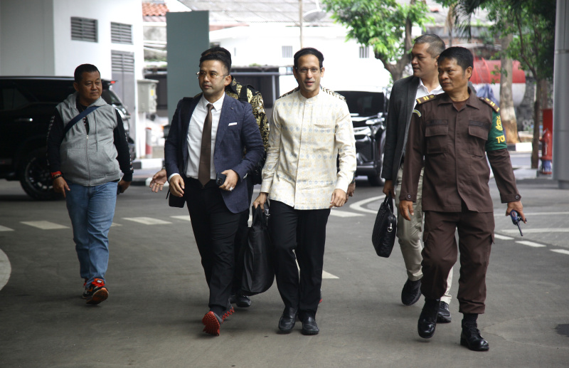 Eks Mantan Menteri Pendidikan Nadiem Makarim penuhi panggilan Kejagung sebagai saksi terkait  kasus pengadaan laptop chromebook senila Rp. 9,9 Triliun (Ashar/SinPo.id)