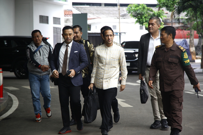 Eks Mantan Menteri Pendidikan Nadiem Makarim penuhi panggilan Kejagung sebagai saksi terkait  kasus pengadaan laptop chromebook senila Rp. 9,9 Triliun (Ashar/SinPo.id)