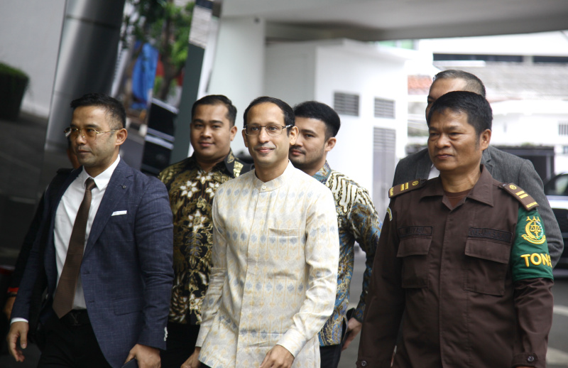 Eks Mantan Menteri Pendidikan Nadiem Makarim penuhi panggilan Kejagung sebagai saksi terkait  kasus pengadaan laptop chromebook senila Rp. 9,9 Triliun (Ashar/SinPo.id)