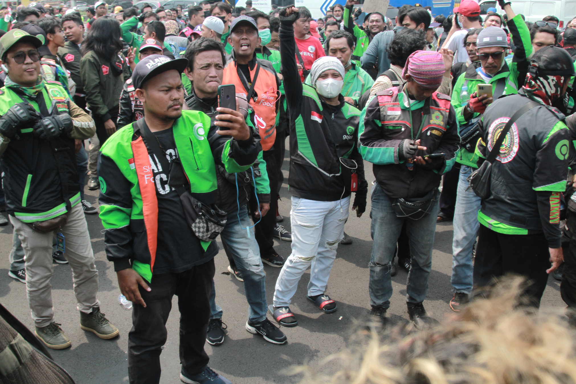 Ratusan Ojol demo di depan Gedung DPR RI (Ashar/SinPo.id)