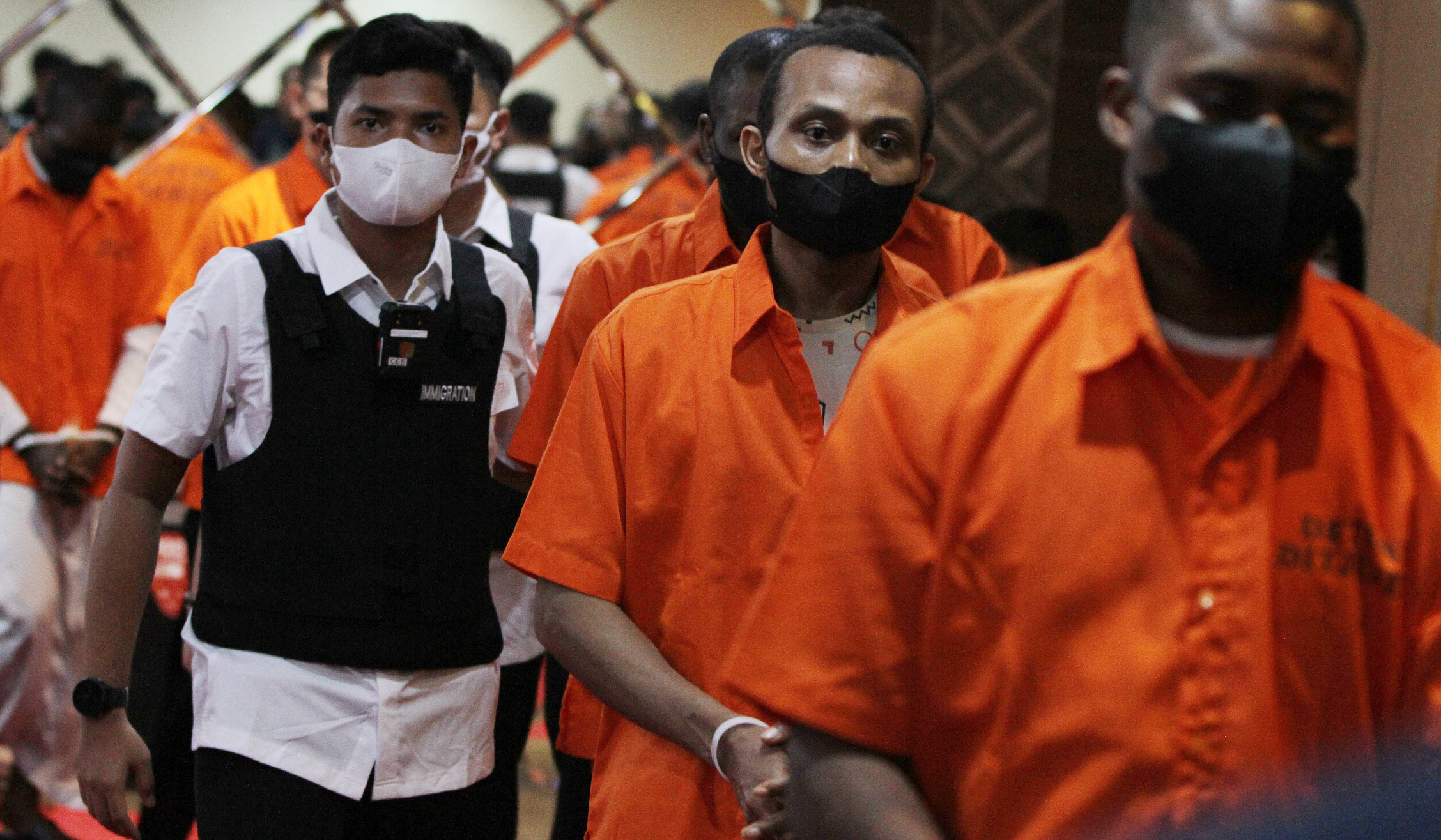 Ditjen Imigrasi amankan 220 TKA. (Agus Priatna/SinPo.id)