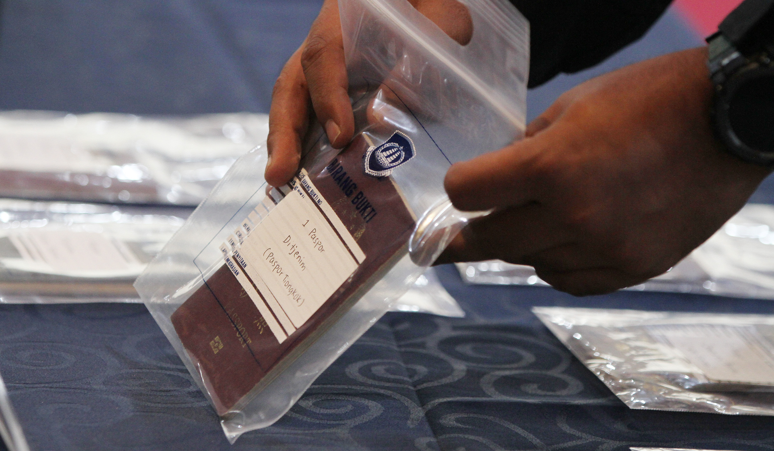 Ditjen Imigrasi amankan 220 TKA. (Agus Priatna/SinPo.id)