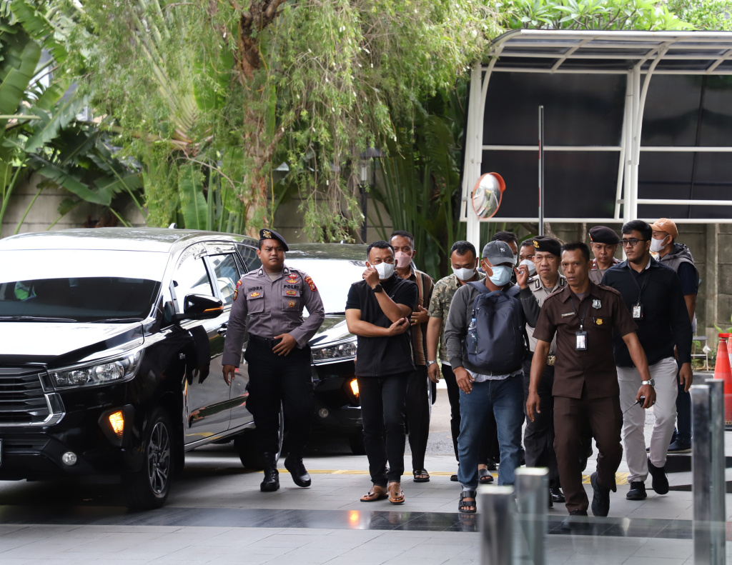 Bupati Ponorogo Sugiri Sancoko tiba di KPK usai terjaring OTT (Ashar/SinPo.id)