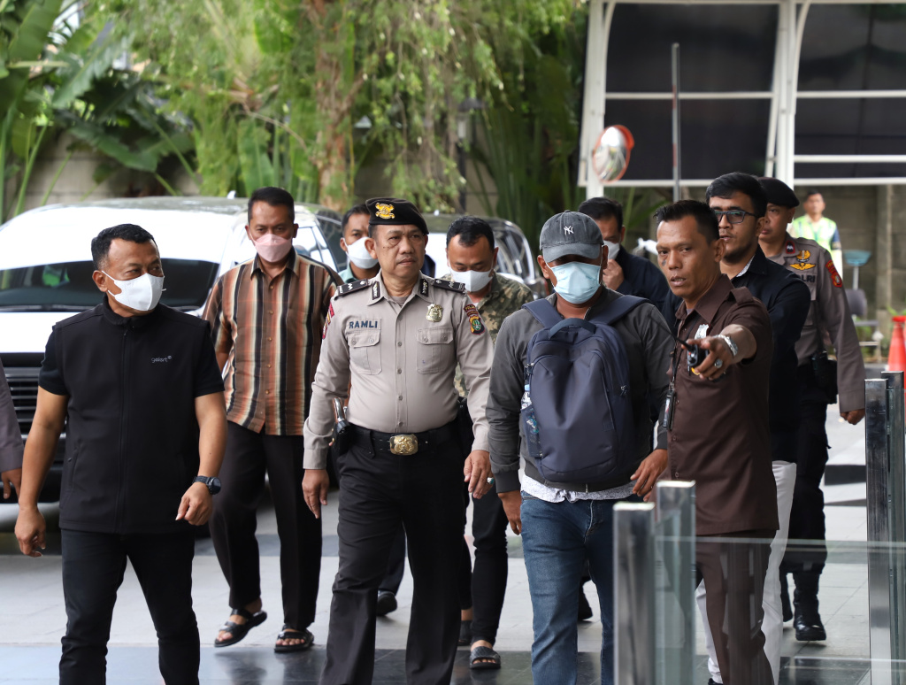 Bupati Ponorogo Sugiri Sancoko tiba di KPK usai terjaring OTT (Ashar/SinPo.id)