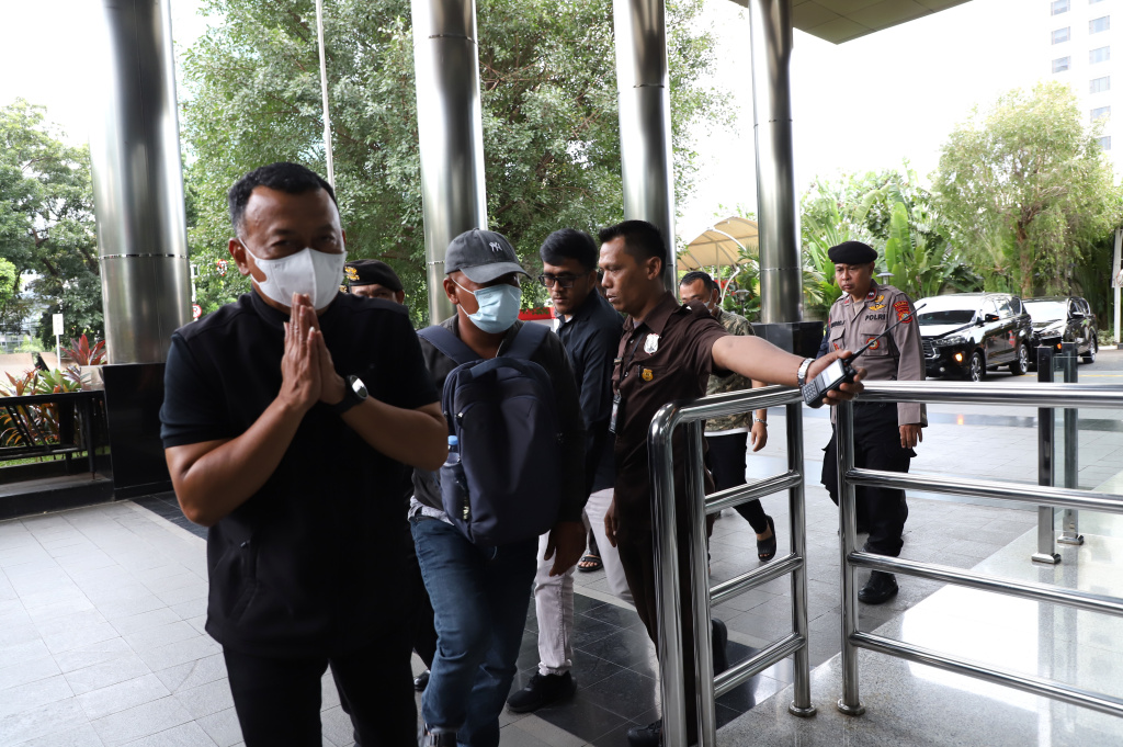 Bupati Ponorogo Sugiri Sancoko tiba di KPK usai terjaring OTT (Ashar/SinPo.id)