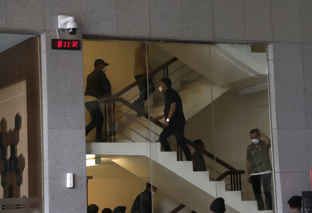 Bupati Ponorogo Sugiri Sancoko tiba di KPK usai terjaring OTT (Ashar/SinPo.id)