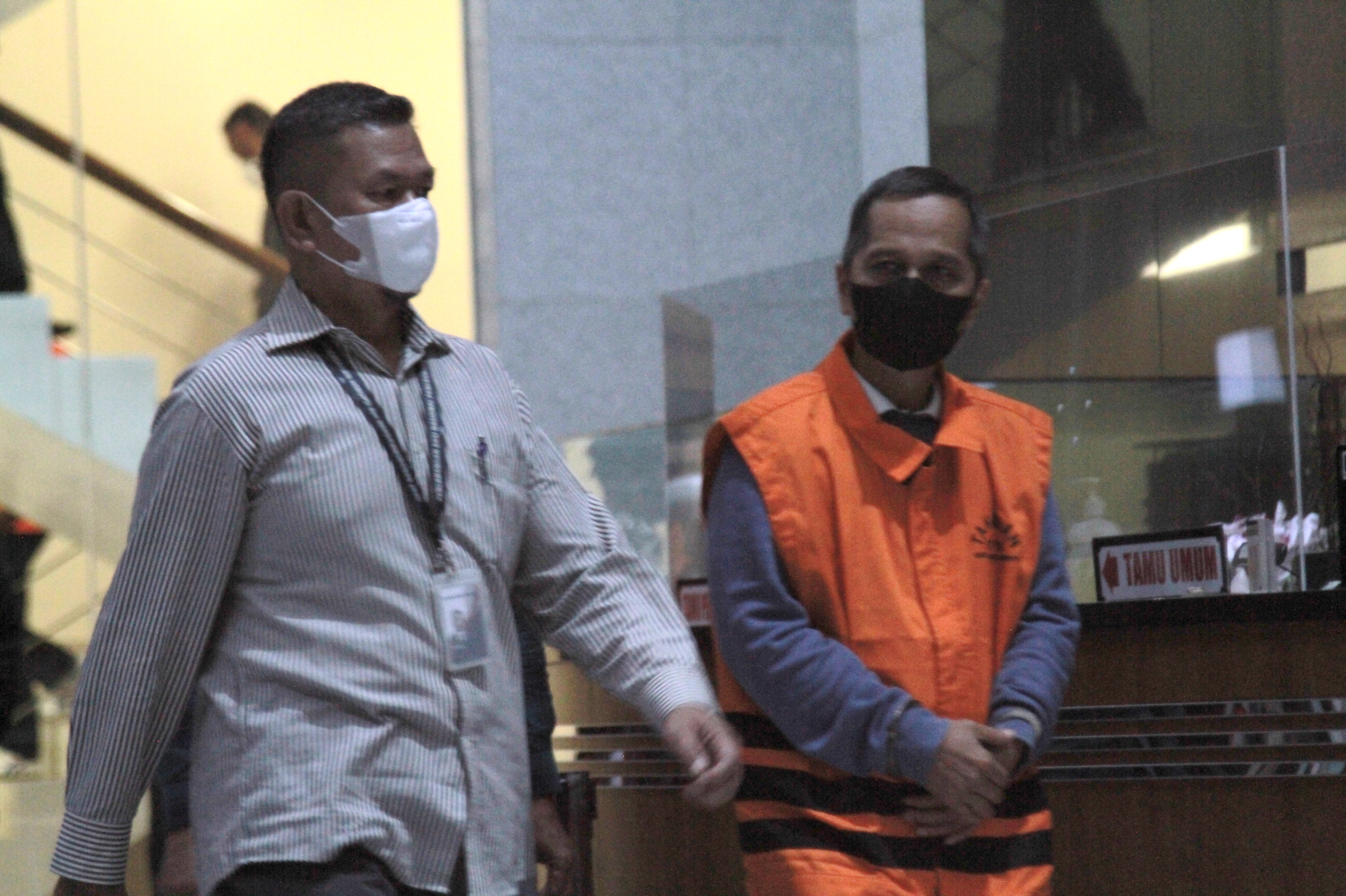 Rektor Unila Prof Dr Karomani ditetapkan tersangka oleh KPK atas kasus suap penerimaan mahasiswa jalur mandiri (Ashar/SinPo.id)