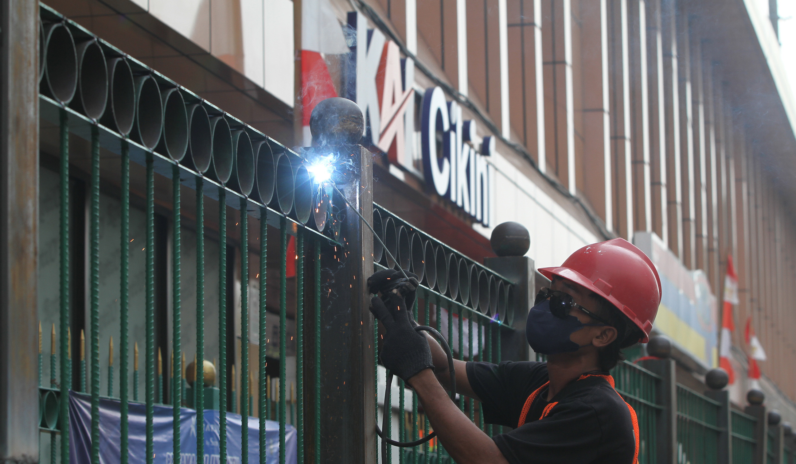 Pagar Stasiun Cikini. (Agus Priatna/SinPo.id)