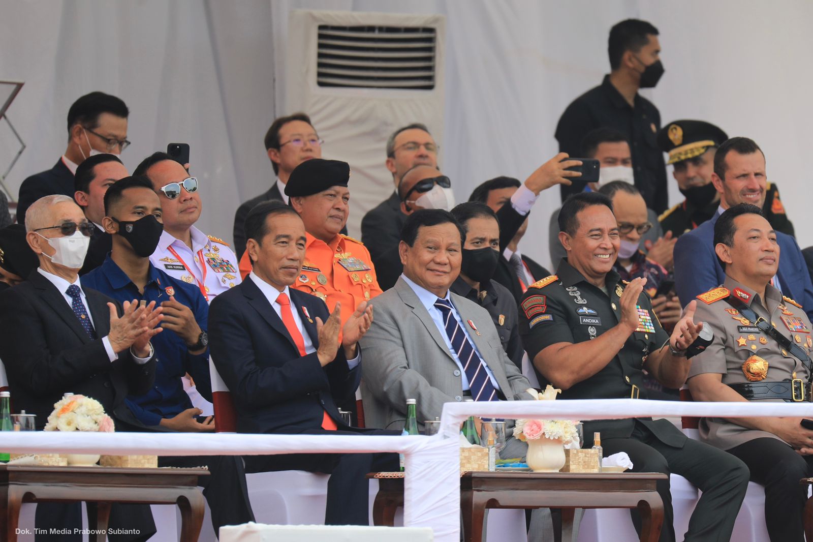 Menhan Pak Bowo dan Presiden Jokowi menyaksikan live demo kemampuan prajurit TNI di acara Indodefence Expo 2022 JIEXPO Kemayoran  (Foto :Tim Prabowo/SinPo.id)