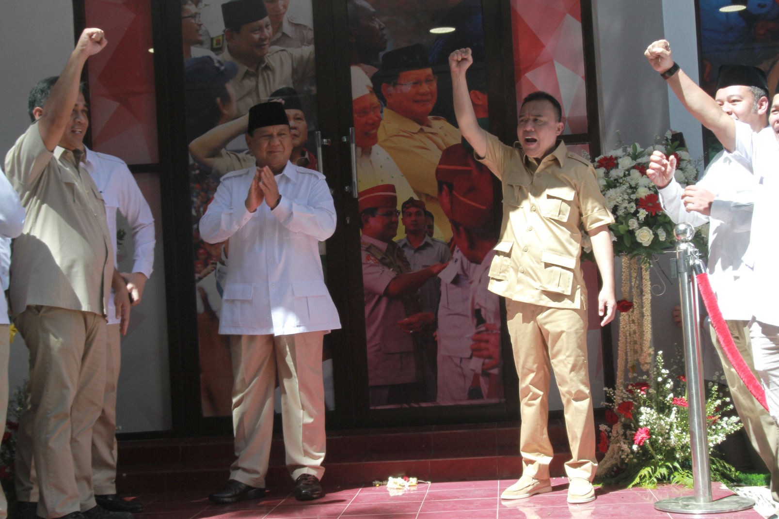 Ketua Umum Partai Gerindra Pak Bowo meresmikan Kantor Badan Pemenangan Presiden Partai Gerinda di Jalan Letjen S Parman (Ashar/SinPo.id)