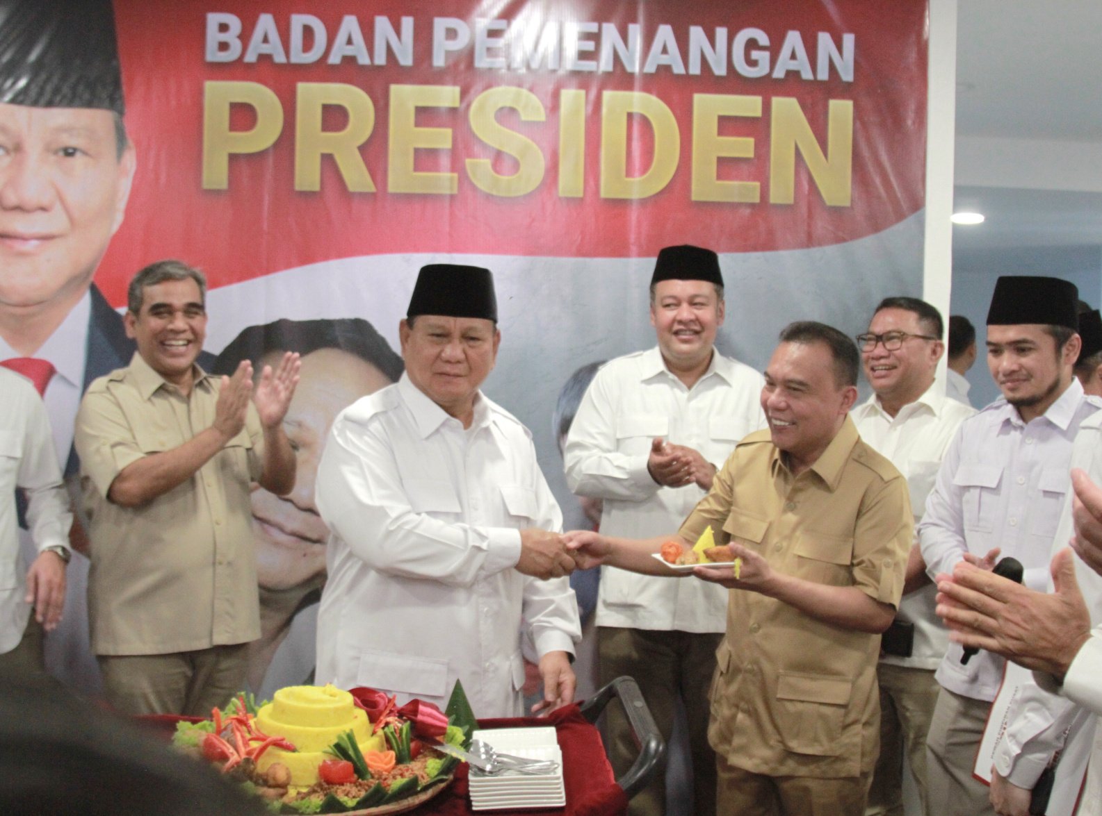 Ketua Umum Partai Gerindra Pak Bowo meresmikan Kantor Badan Pemenangan Presiden Partai Gerinda di Jalan Letjen S Parman (Ashar/SinPo.id)