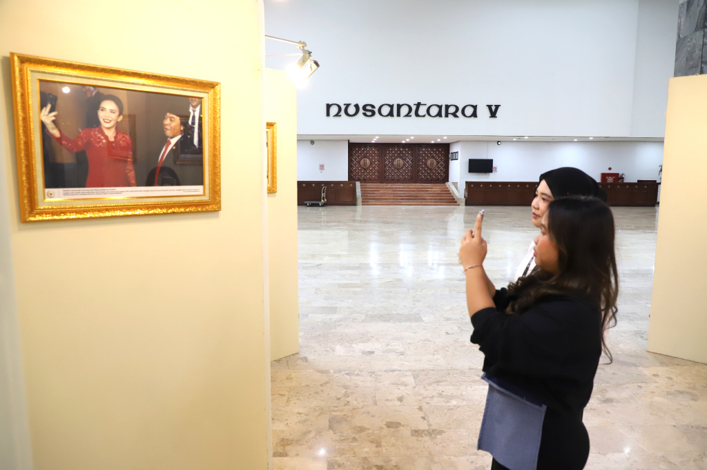 Wartawan Foto pamerkan 101 foto jurnalistik kegiatan DPR sebagai wadah aspiratif masyarakat (Ashar/SinPo.id)