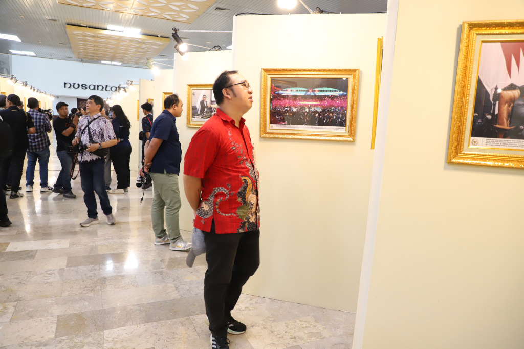 Wartawan Foto pamerkan 101 foto jurnalistik kegiatan DPR sebagai wadah aspiratif masyarakat (Ashar/SinPo.id)
