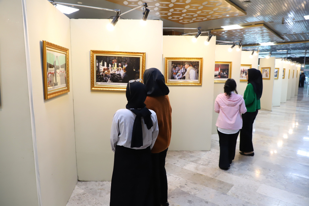 Wartawan Foto pamerkan 101 foto jurnalistik kegiatan DPR sebagai wadah aspiratif masyarakat (Ashar/SinPo.id)