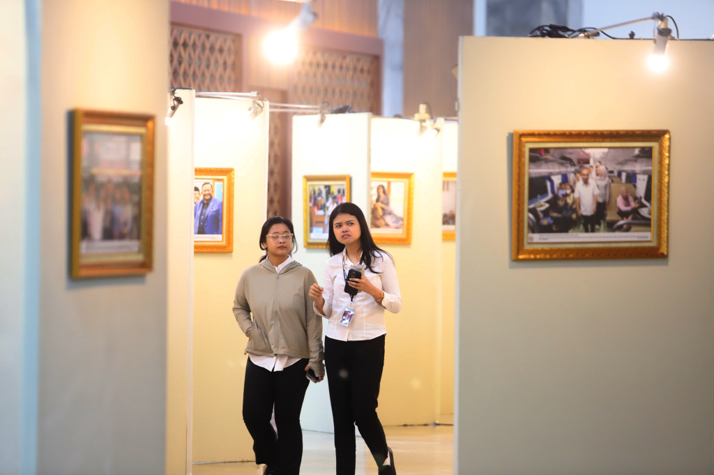 Wartawan Foto pamerkan 101 foto jurnalistik kegiatan DPR sebagai wadah aspiratif masyarakat (Ashar/SinPo.id)