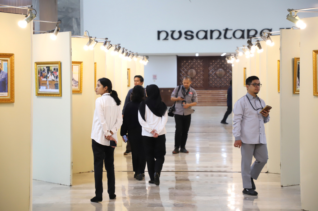 Wartawan Foto pamerkan 101 foto jurnalistik kegiatan DPR sebagai wadah aspiratif masyarakat (Ashar/SinPo.id)
