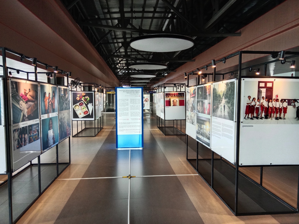 Pameran Jurnalistik Haluan Merah-Putih yang digelar oleh Kantor Berita Antara yang memberikan informasi tentang kebijakan strategis Pemerintahan Presiden Prabowo kepada publik (Ashar/SinPo.id)