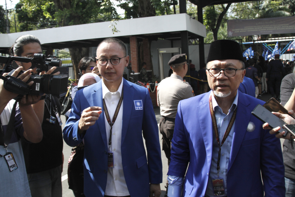 Ketua Umum PAN Zulkifli Hasan mendaftarkan anggotanya 580 kursi untuk Bacaleg DPR RI di KPU (Ashar/SinPo.id)