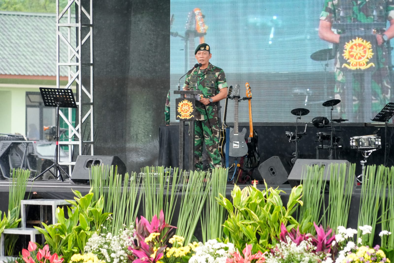 Pangkostrad Letjen TNI Mohammad Fadjar dan Pj Bupati Bekasi Dedy Supriyadi meresmikan pembangunan tahap I Batalyon Intai Tempur di Desa Sukadami, Kabupaten Bekasi (Ashar/SinPo.id)