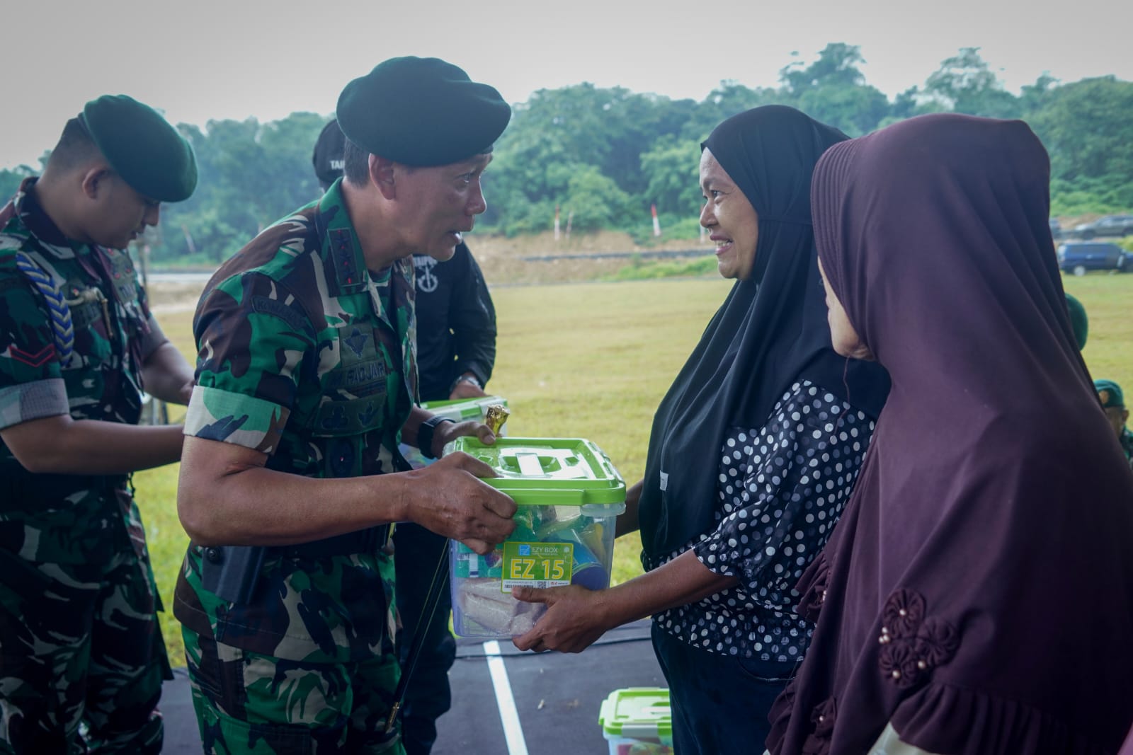 Pangkostrad Letjen TNI Mohammad Fadjar dan Pj Bupati Bekasi Dedy Supriyadi meresmikan pembangunan tahap I Batalyon Intai Tempur di Desa Sukadami, Kabupaten Bekasi (Ashar/SinPo.id)