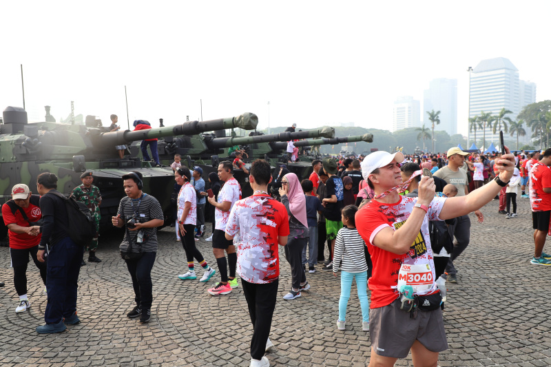 Aster Mayjen TNI Novi Helmy dampingi Panglima TNI Agus Subianto buka RUN Panglima (Ashar/SinPo.id)FUN