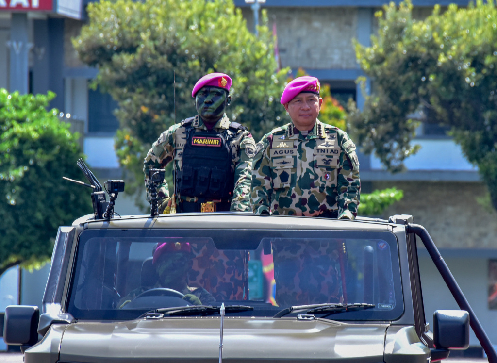 Panglima TNI pimpin upacara peringatan HUT ke-80 Korps Marinir (Ashar/Foto:KoptuMarAinulYaqin/SinPo.id)