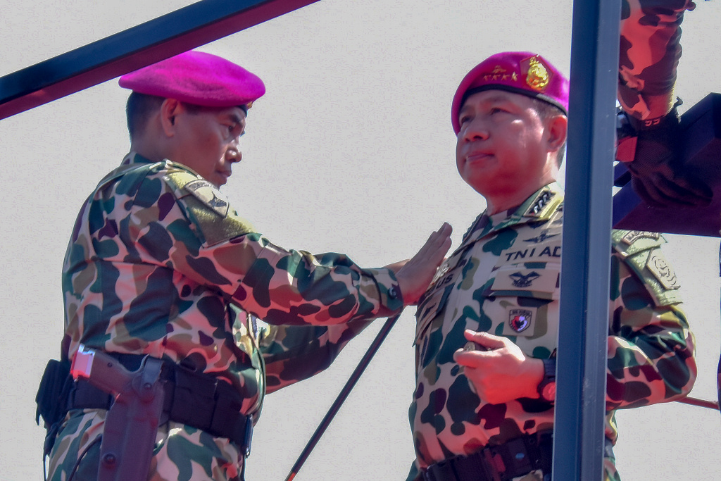 Panglima TNI pimpin upacara peringatan HUT ke-80 Korps Marinir (Ashar/Foto:KoptuMarAinulYaqin/SinPo.id)