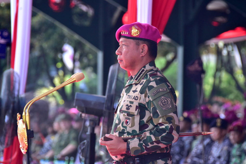 Panglima TNI pimpin upacara peringatan HUT ke-80 Korps Marinir (Ashar/Foto:KoptuMarAinulYaqin/SinPo.id)