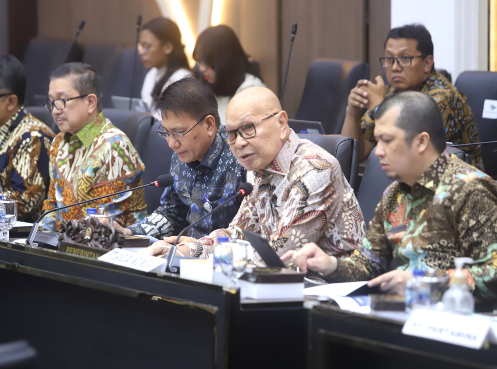 Pansus menggelar RDP dengan Dirut PT Freeport, Garuda Indonesia dan Pertamina membahas RUU tentang Hukum Perdata Internasional (Ashar/SinPo.id)
