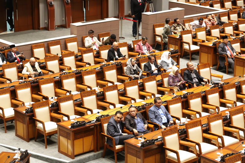 DPR gelar paripurna membahas pendapat antar fraksi-fraksi empat RUU usul Badan Legislasi (Ashar/SinPo.id)